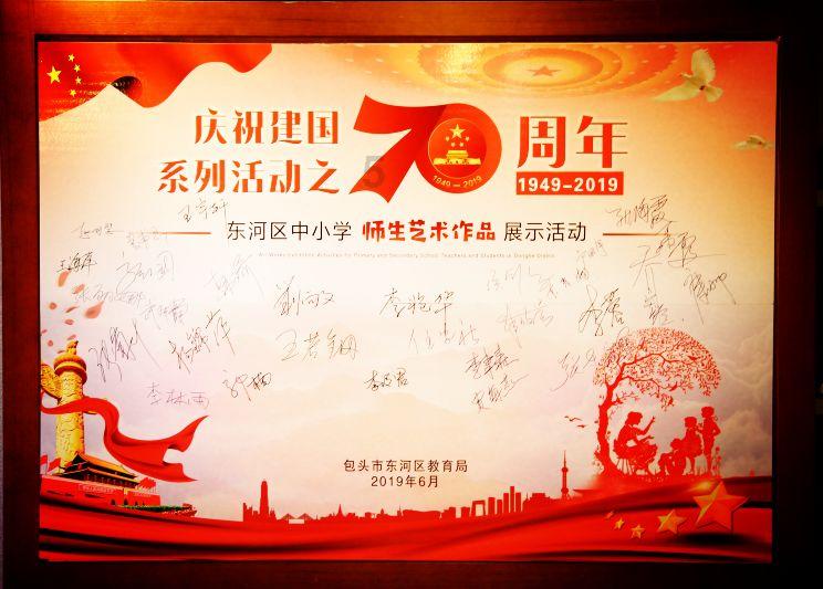 表格字体怎么调整一致？游戏画面