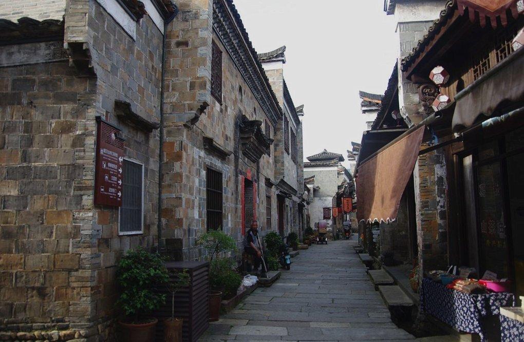 铁路小伙用沙画“高铁巨龙”迎龙年